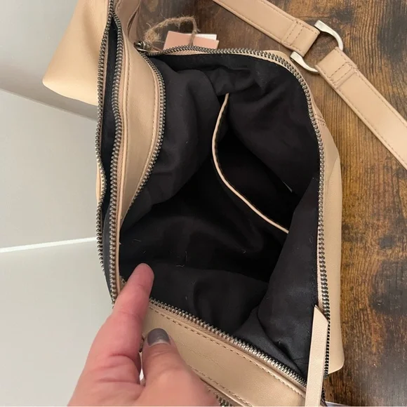 Expressions NYC Tan Leather Shoulder Bag - Picture 4 of 6